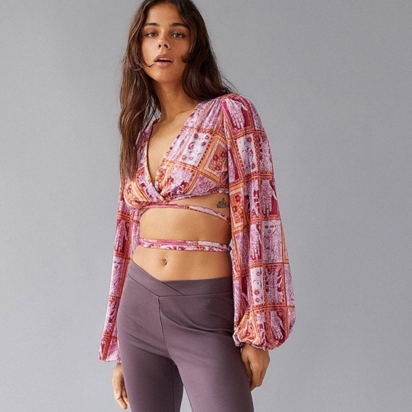 NWT Urban Outfitters Florentina Cropped Floral Velvet Wrap Top - Picture 4 of 7